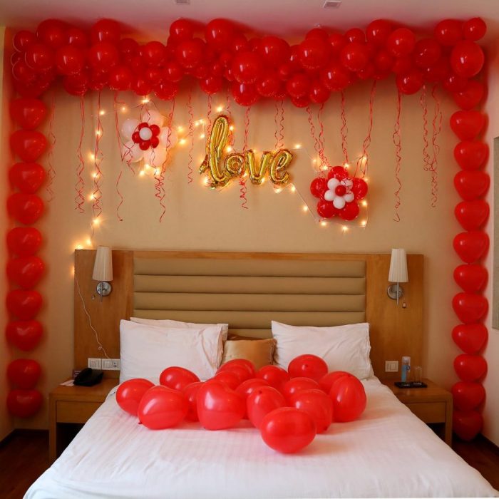 How to decorate anniversary room