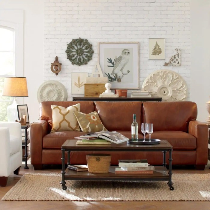 How to decorate living room with brown couch