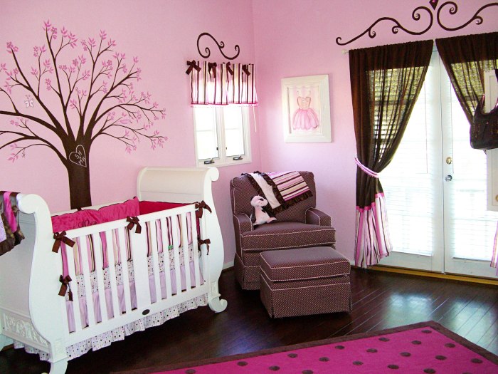 How to decorate a baby girls room