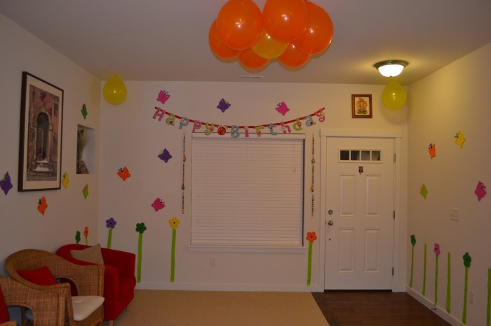 How to decorate small party room