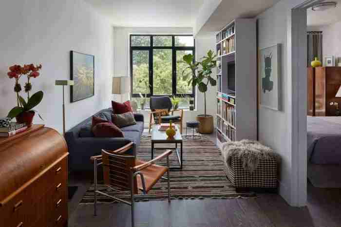 How to decorate a narrow family room