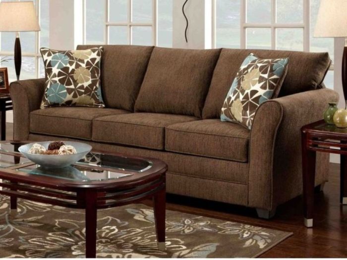 How to decorate living room with brown couch